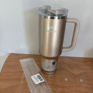 Stanley x ELF 40oz Honey Talks Metallic Gold Flowstate Quencher Tumbler READ